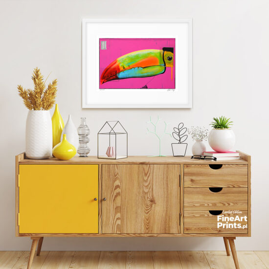 “370 Grams of Freedom”, Wojciech Brewka. Exotic toucan on a pink background with a colorful beak. Buy a collectible print (giclée). In our offer you will find art prints and reproductions of contemporary art paintings. Available only at Fine Art Prints!